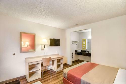 Hotel Motel 6 Everett South