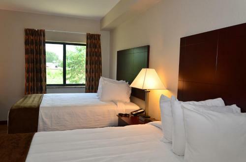 Hotel Cobblestone Inn & Suites - Clarion
