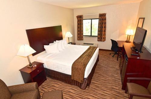 Hotel Cobblestone Inn & Suites - Clarion