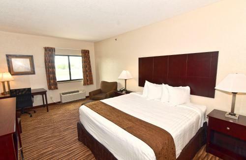 Hotel Cobblestone Inn & Suites - Clarion