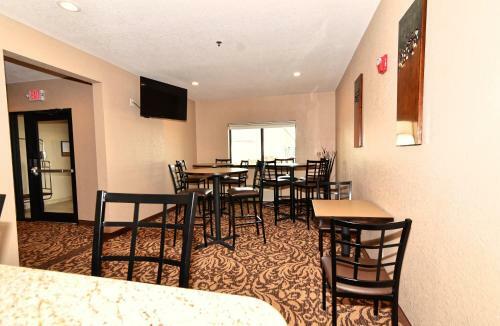 Hotel Cobblestone Inn & Suites - Clarion