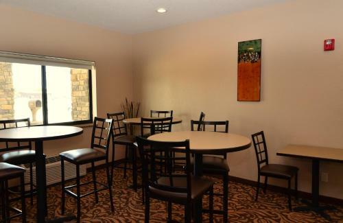Hotel Cobblestone Inn & Suites - Clarion