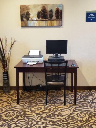 Hotel Cobblestone Inn & Suites - Clarion