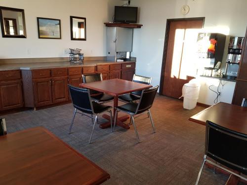 Hotel Asteria Inn And Suites