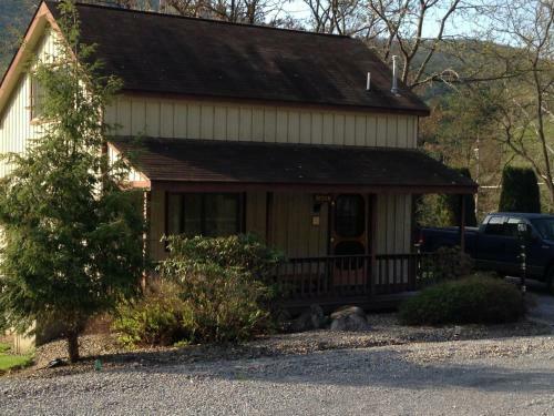Hotel Rough Cut Lodge