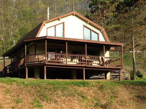 Hotel Rough Cut Lodge