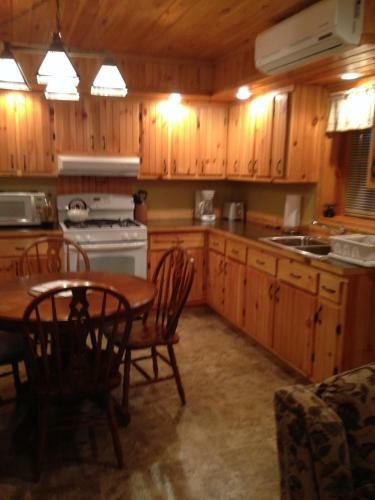 Hotel Rough Cut Lodge