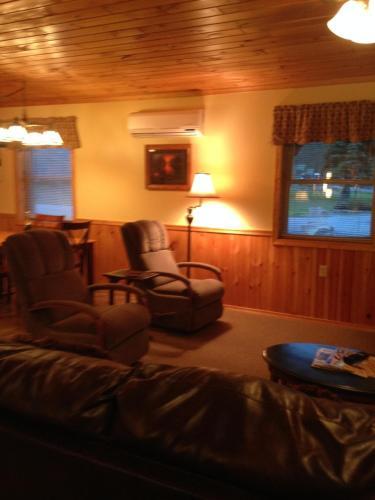 Hotel Rough Cut Lodge