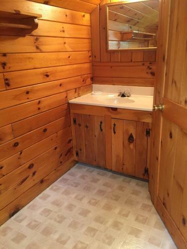 Hotel Rough Cut Lodge