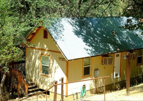 Lodge Yosemite Bug Rustic Mountain Resort