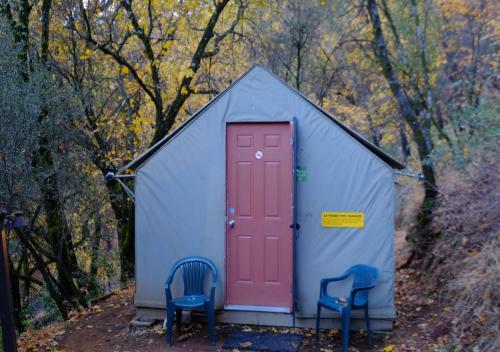 Lodge Yosemite Bug Rustic Mountain Resort