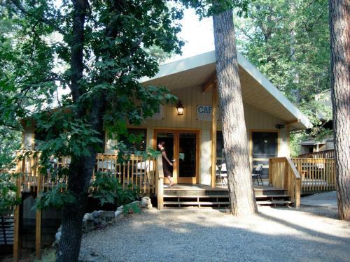 Lodge Yosemite Bug Rustic Mountain Resort