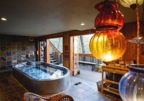 Lodge Yosemite Bug Rustic Mountain Resort