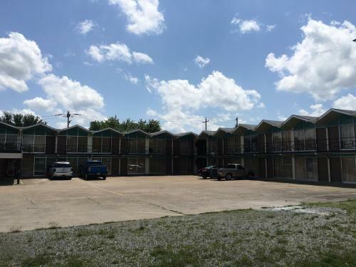 Gray Plaza Motel, Marion Il