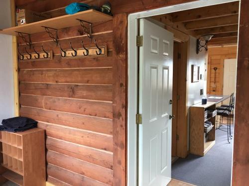 Kenai River Log Cabin
