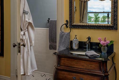 Gibson Mansion Bed And Breakfast