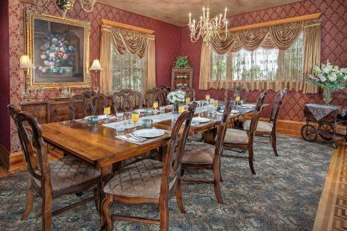 Gibson Mansion Bed And Breakfast