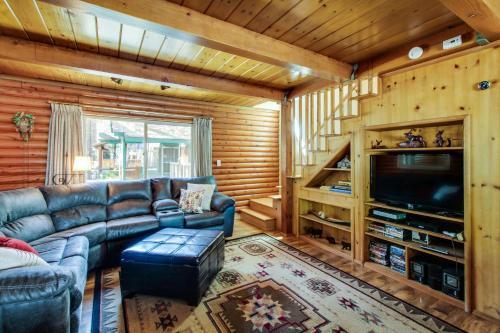 Rustic Tomahawk Cabin
