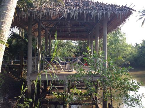 Quoc Phuong Riverside Homestay