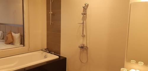 Duc Huy Grand Hotel