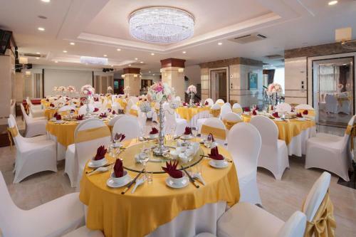 Royal Palace Hotel