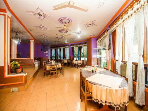 Hotel Oyo 26724 Mid Way Tourist Resort