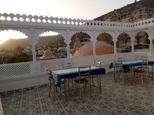 Hotel Haveli Taragarh Palace