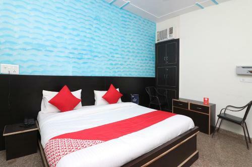 Oyo 26920 Dev Hotel