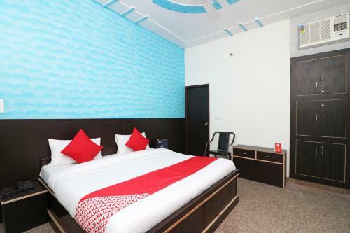 Oyo 26920 Dev Hotel