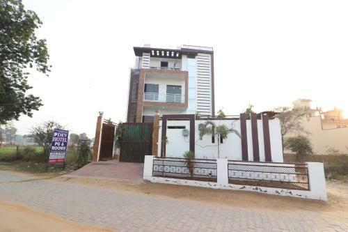 Oyo 26920 Dev Hotel