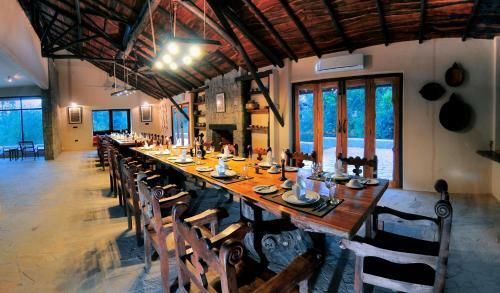 Hotel Kanha Earth Lodge