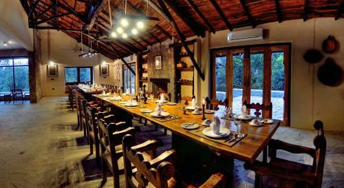 Hotel Kanha Earth Lodge