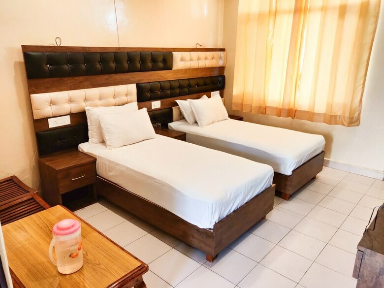 Pops Hotel And Restaurant