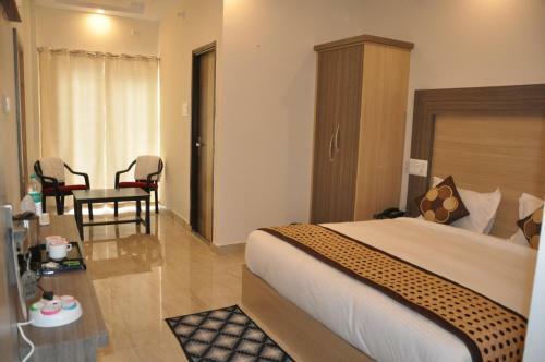 Hotel Deluxe Room Spacious And Stylish