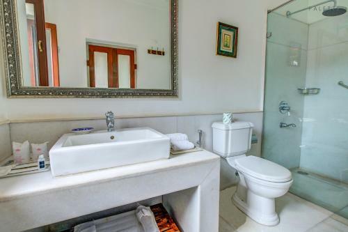 Hotel Talabgaon Castle Heritage Resort