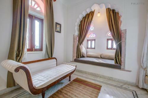 Hotel Talabgaon Castle Heritage Resort