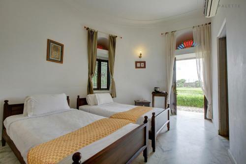 Hotel Talabgaon Castle Heritage Resort