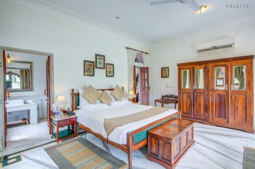 Hotel Talabgaon Castle Heritage Resort