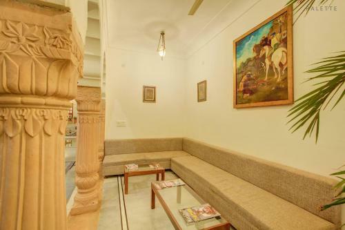 Hotel Talabgaon Castle Heritage Resort