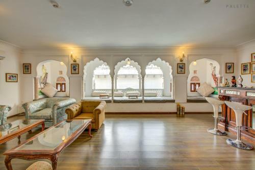 Hotel Talabgaon Castle Heritage Resort