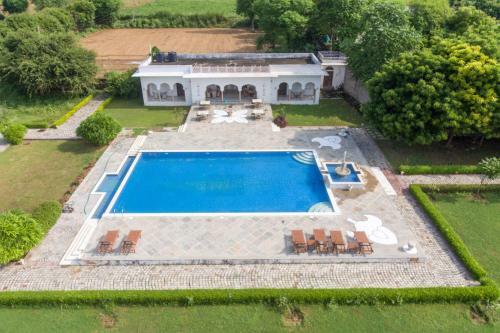 Hotel Talabgaon Castle Heritage Resort