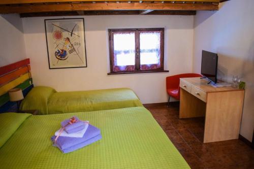 Hostal Otus-vista-mare-e-piscina