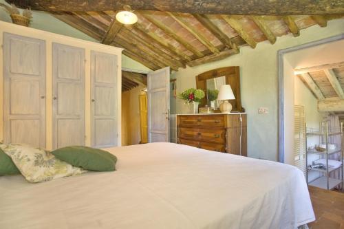 Bozzano Villa Sleeps 10 Wifi