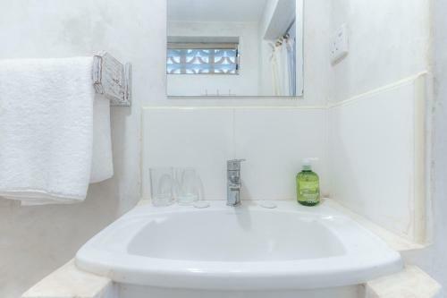 Baobab Beach House Bed And Breakfast