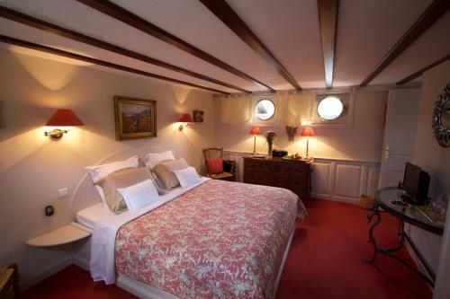 Bed & Breakfast Cruise Ship Aurora