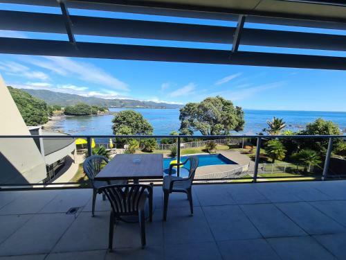 Hotel Te Kaha Beach Resort