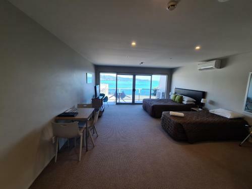 Hotel Te Kaha Beach Resort