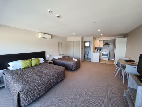 Hotel Te Kaha Beach Resort
