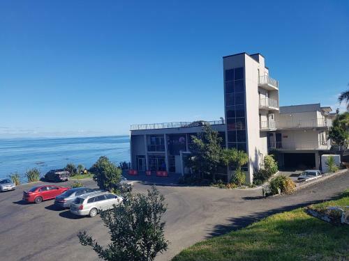 Hotel Te Kaha Beach Resort