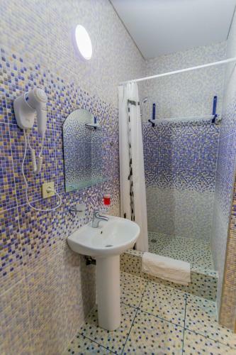 Hostal Guest House Ug-otel